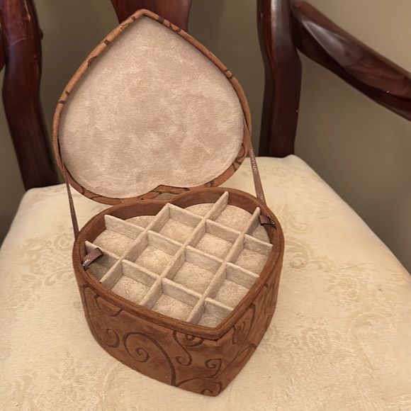 Like new Brighton suede 3-tier jewelry box in EUC, removable trays - Picture 6 of 16